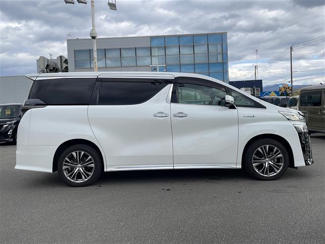 ヴェルファイアハイブリッド Ｚ　ゴールデンアイズ　４ＷＤ／純正メーカーＯＰナビ／フルセグ／ＣＤ／ＤＶＤ／ＢＴ／両側パワースライドドア／フリップダウンモニター／サンルーフ／衝突軽減ブレーキ／レーンキープアシスト／レーダークルーズコントロール（34枚目）