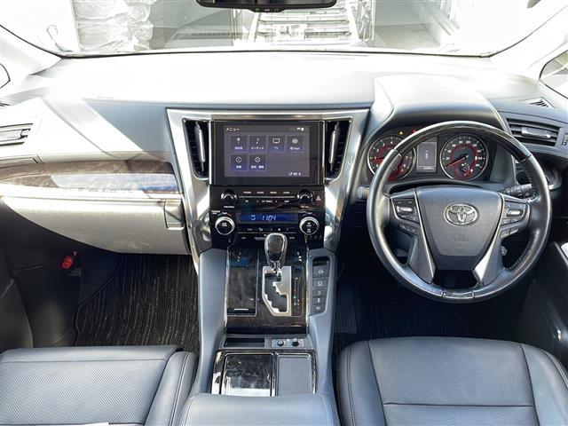 アルファード ２．５Ｓ　Ｃパッケージ　４ＷＤ／純正メーカーＯＰナビ／フルセグ／ＣＤ／ＤＶＤ／ＢＴ／両側パワースライドドア／フリップダウンモニター／衝突軽減ブレーキ／レーンキープアシスト／クルーズコントロール／横滑り抑制装置（3枚目）
