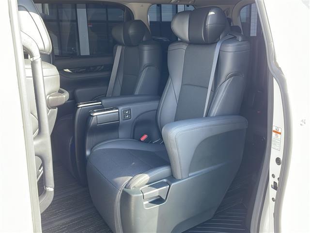 アルファード ２．５Ｓ　Ｃパッケージ　４ＷＤ／純正メーカーＯＰナビ／フルセグ／ＣＤ／ＤＶＤ／ＢＴ／両側パワースライドドア／フリップダウンモニター／衝突軽減ブレーキ／レーンキープアシスト／クルーズコントロール／横滑り抑制装置（23枚目）