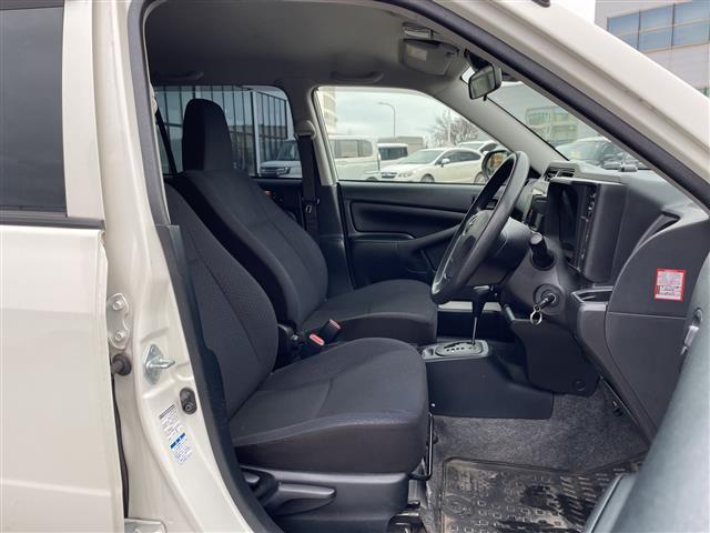 プロボックス DXコンフォート ・4WD・社外ディスプレイオーディオ・Bluetooth・横滑り防止・衝突被害軽減ブレーキ・レーンキープアシスト・オートライト・オートマチックハイビーム・ルーフキャリア・純正フロアマット(11枚目)