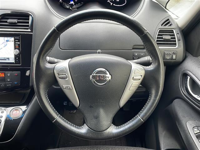 セレナ 4WD/純正SDナビ/DVD/BT/フルセグTV/両側パワースライドドア/衝突被害軽減ブレーキ/クルーズコントロール/レーンキープアシスト/横滑り防止装置/コーナーセンサー/アラウンドビューモニター(4枚目)