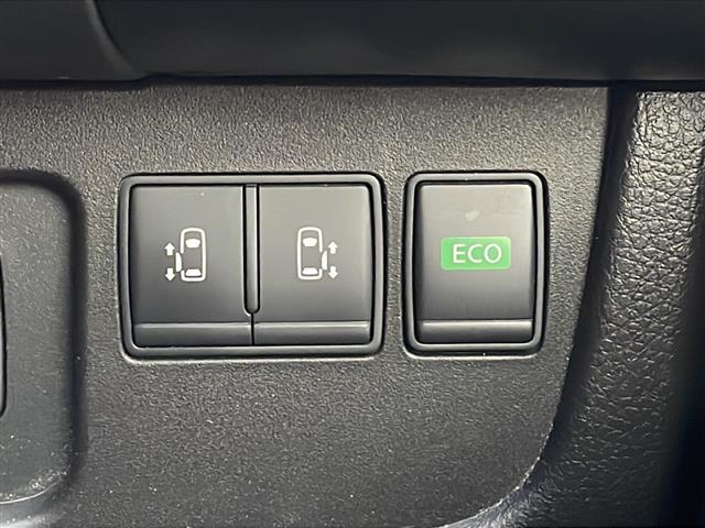 セレナ 4WD/純正SDナビ/DVD/BT/フルセグTV/両側パワースライドドア/衝突被害軽減ブレーキ/クルーズコントロール/レーンキープアシスト/横滑り防止装置/コーナーセンサー/アラウンドビューモニター(16枚目)