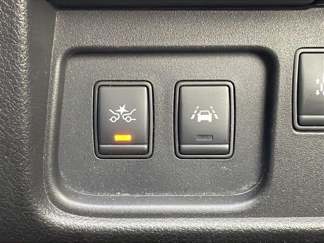 セレナ 4WD/純正SDナビ/DVD/BT/フルセグTV/両側パワースライドドア/衝突被害軽減ブレーキ/クルーズコントロール/レーンキープアシスト/横滑り防止装置/コーナーセンサー/アラウンドビューモニター(17枚目)