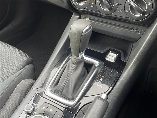 アクセラスポーツ 15C 4WD/純正ナビ/フルセグTV/CD/DVD/Bluetooth/バックカメラ/衝突被害軽減ブレーキ/レーンキープアシスト/コーナーアシスト/LEDヘッドライト/フォグランプ/横滑り防止装置(14枚目)