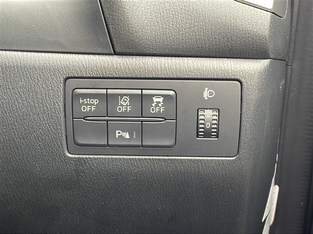 アクセラスポーツ 15C 4WD/純正ナビ/フルセグTV/CD/DVD/Bluetooth/バックカメラ/衝突被害軽減ブレーキ/レーンキープアシスト/コーナーアシスト/LEDヘッドライト/フォグランプ/横滑り防止装置(17枚目)