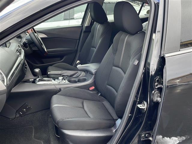 アクセラスポーツ 15C 4WD/純正ナビ/フルセグTV/CD/DVD/Bluetooth/バックカメラ/衝突被害軽減ブレーキ/レーンキープアシスト/コーナーアシスト/LEDヘッドライト/フォグランプ/横滑り防止装置(22枚目)