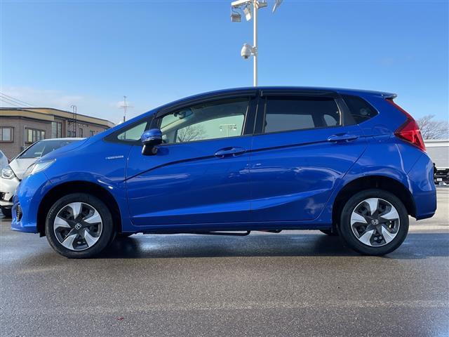 フィットハイブリッド Ｆ　４ＷＤ／衝突軽減ブレーキ／レーンキープアシスト／レーダークルーズコントロール／社外ナビ／Ｂｌｕｅｔｏｏｔｈ／バックカメラ／ドライブレコーダー／エンジンスターター／ワイパーデアイサー（31枚目）