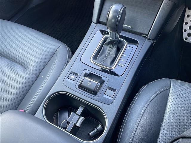 レガシィＢ４ リミテッド　純正ナビ／本革シート／ＡＭ／ＦＭ／ＣＤ／ＤＶＤ／フルセグ／バック／サイド／カメラ／衝突軽減ブレーキ／レーンキープアシスト／追従型クルーズコントロール／コーナーセンサー／パドルシフト（32枚目）