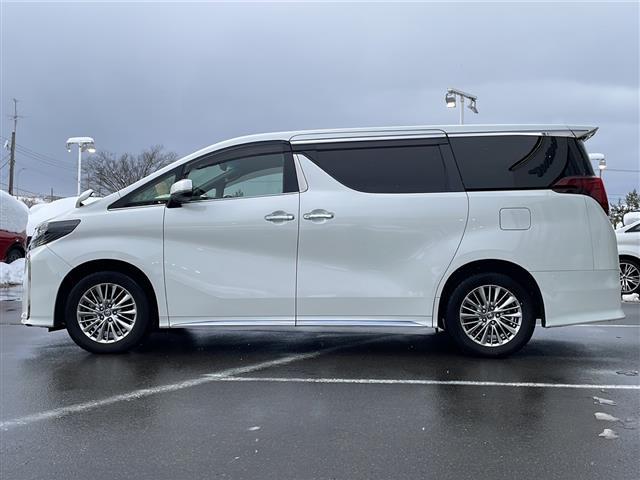 アルファードハイブリッド Ｓ　タイプゴールドＩＩ　・４ＷＤ・サンルーフ・純正ディスプレイオーディオナビ・Ｂｌｕｅｔｏｏｔｈ・両側パワースライドドア・ハーフレザーシート・衝突軽減ブレーキ・レーンキープアシスト・レーダークルーズ（7枚目）