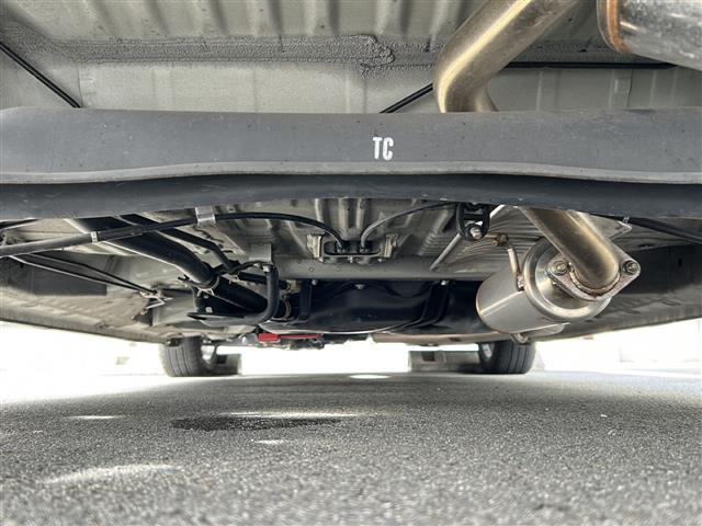 Ｎ－ＢＯＸカスタム Ｇ・Ｌターボホンダセンシング　純正８型ナビ　ダウンサス　社外マフラー　地デジＴＶ　ＣＤ　ＤＶＤ　Ｂｌｕｅｔｏｏｔｈ　両側パワースライドドア　ＬＥＤヘッドライト　シートヒーター　スマートキー　ＥＴＣ　ホンダセンシング　衝突軽減（4枚目）