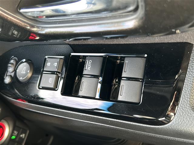 Ｎ－ＢＯＸカスタム Ｇ・Ｌターボホンダセンシング　純正８型ナビ　ダウンサス　社外マフラー　地デジＴＶ　ＣＤ　ＤＶＤ　Ｂｌｕｅｔｏｏｔｈ　両側パワースライドドア　ＬＥＤヘッドライト　シートヒーター　スマートキー　ＥＴＣ　ホンダセンシング　衝突軽減（12枚目）