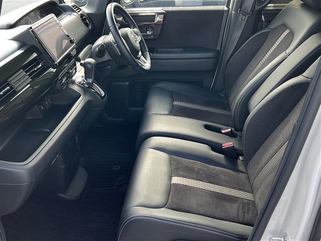 Ｎ－ＢＯＸカスタム Ｇ・Ｌターボホンダセンシング　純正８型ナビ　ダウンサス　社外マフラー　地デジＴＶ　ＣＤ　ＤＶＤ　Ｂｌｕｅｔｏｏｔｈ　両側パワースライドドア　ＬＥＤヘッドライト　シートヒーター　スマートキー　ＥＴＣ　ホンダセンシング　衝突軽減（17枚目）