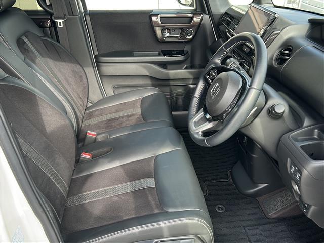 Ｎ－ＢＯＸカスタム Ｇ・Ｌターボホンダセンシング　純正８型ナビ　ダウンサス　社外マフラー　地デジＴＶ　ＣＤ　ＤＶＤ　Ｂｌｕｅｔｏｏｔｈ　両側パワースライドドア　ＬＥＤヘッドライト　シートヒーター　スマートキー　ＥＴＣ　ホンダセンシング　衝突軽減（22枚目）