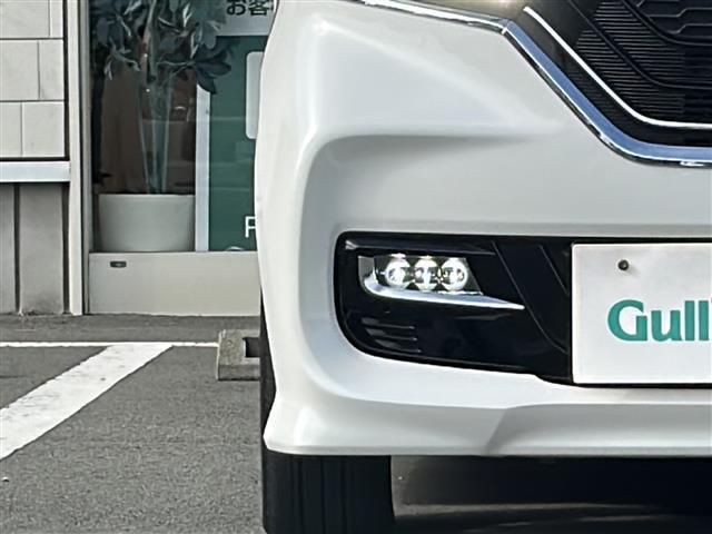 Ｎ－ＢＯＸカスタム Ｇ・Ｌターボホンダセンシング　純正８型ナビ　ダウンサス　社外マフラー　地デジＴＶ　ＣＤ　ＤＶＤ　Ｂｌｕｅｔｏｏｔｈ　両側パワースライドドア　ＬＥＤヘッドライト　シートヒーター　スマートキー　ＥＴＣ　ホンダセンシング　衝突軽減（28枚目）