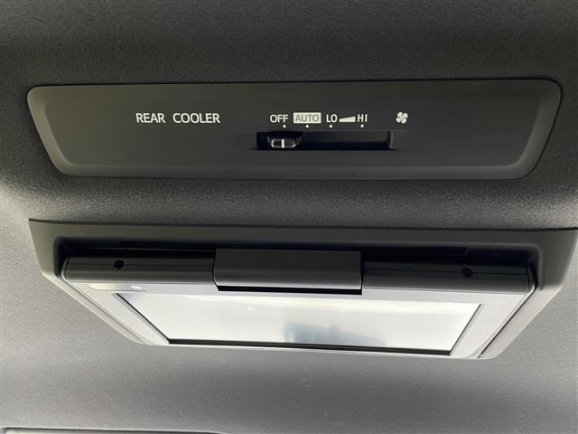 エスクァイア Ｇｉ　プッシュスタート　スマートキー　純正ナビ　フルセグＴＶ　　ＢＴオーディオ　ＭＳＶ　バックカメラ　クルーズコントロール　革シート　シートヒーター　オートライト　ＬＥＤヘッドライト（16枚目）