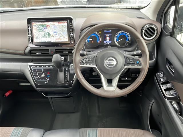 デイズ ハイウェイスター　Ｇターボプロパイロットエディション　純正９インチナビ　Ｂｌｕｅｔｏｏｔｈ　プレミアムコンビネーションインテリア　トリコットコンビシート　アラウンドビューモニター　地デジＴＶ　ＣＤ　ＤＶＤ　純正１５インチＡＷ　スマートキー　コーナーセンサ（2枚目）