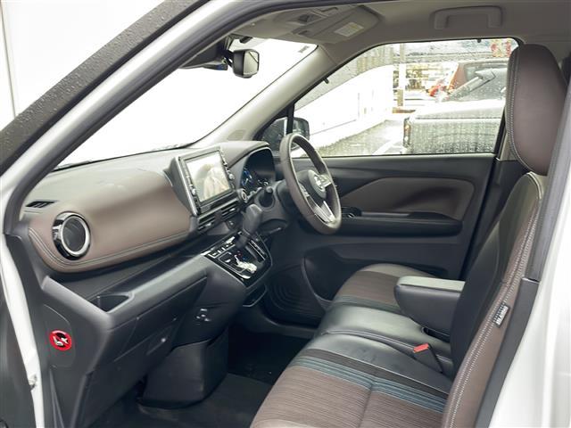 デイズ ハイウェイスター　Ｇターボプロパイロットエディション　純正９インチナビ　Ｂｌｕｅｔｏｏｔｈ　プレミアムコンビネーションインテリア　トリコットコンビシート　アラウンドビューモニター　地デジＴＶ　ＣＤ　ＤＶＤ　純正１５インチＡＷ　スマートキー　コーナーセンサ（19枚目）