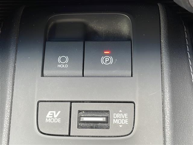 ハリアーハイブリッド Ｚ　レザーパッケージ　ＪＢＬサウンドシステム　シートヒーター　ベンチレーション　セーフティセンス　地デジＴＶ　レザーシート　バックカメラ　オートハイビーム　フォグランプ　純正１９インチＡＷ　スマートキー　パワーバックドア（11枚目）