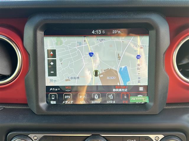 ジープ・ラングラーアンリミテッド ルビコン FOX足回り2インチリフトアップ USバンパー JAOSマフラー 社外17インチAW 純正ナビ 地デジTV リアモニター バックカメラ Bluetooth 社外デジタルインナーミラー ワンオーナー(3枚目)