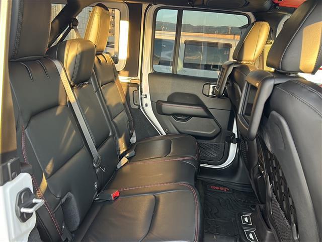 ジープ・ラングラーアンリミテッド ルビコン FOX足回り2インチリフトアップ USバンパー JAOSマフラー 社外17インチAW 純正ナビ 地デジTV リアモニター バックカメラ Bluetooth 社外デジタルインナーミラー ワンオーナー(20枚目)