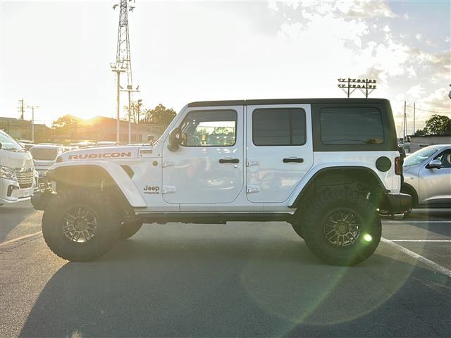 ジープ・ラングラーアンリミテッド ルビコン FOX足回り2インチリフトアップ USバンパー JAOSマフラー 社外17インチAW 純正ナビ 地デジTV リアモニター バックカメラ Bluetooth 社外デジタルインナーミラー ワンオーナー(33枚目)