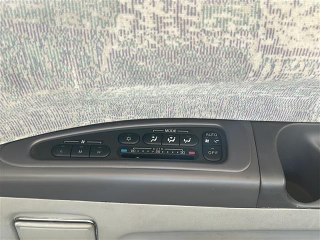 デリカスペースギア エクシード　社外ナビ　ＥＴＣ　Ａ／ＴＭＯＤＥ　サンルーフ　４ＷＤ　純正１５インチアルミ（8枚目）