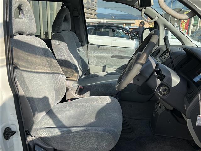 デリカスペースギア エクシード　社外ナビ　ＥＴＣ　Ａ／ＴＭＯＤＥ　サンルーフ　４ＷＤ　純正１５インチアルミ（12枚目）