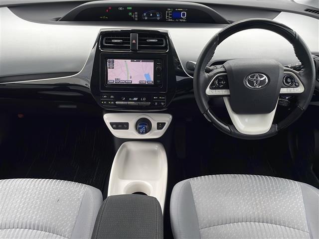 プリウス Ａ　社外エアロ　純正ナビ　地デジＴＶ　ヘッドアップディスプレイ　バックカメラ　セーフティセンス　オートハイビーム　パーキングアシスト　ビルトインＥＴＣ　ＬＥＤヘッドライト　スマートキー（2枚目）