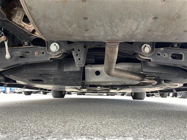 プリウス Ａ　社外エアロ　純正ナビ　地デジＴＶ　ヘッドアップディスプレイ　バックカメラ　セーフティセンス　オートハイビーム　パーキングアシスト　ビルトインＥＴＣ　ＬＥＤヘッドライト　スマートキー（4枚目）