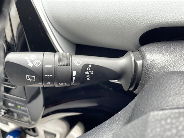 プリウス Ａ　社外エアロ　純正ナビ　地デジＴＶ　ヘッドアップディスプレイ　バックカメラ　セーフティセンス　オートハイビーム　パーキングアシスト　ビルトインＥＴＣ　ＬＥＤヘッドライト　スマートキー（13枚目）