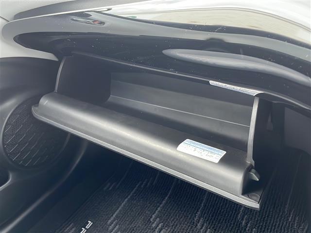 プリウス Ａ　社外エアロ　純正ナビ　地デジＴＶ　ヘッドアップディスプレイ　バックカメラ　セーフティセンス　オートハイビーム　パーキングアシスト　ビルトインＥＴＣ　ＬＥＤヘッドライト　スマートキー（15枚目）