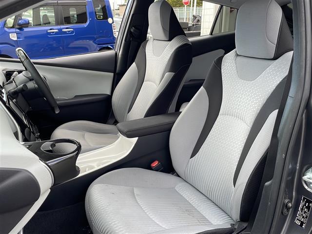 プリウス Ａ　社外エアロ　純正ナビ　地デジＴＶ　ヘッドアップディスプレイ　バックカメラ　セーフティセンス　オートハイビーム　パーキングアシスト　ビルトインＥＴＣ　ＬＥＤヘッドライト　スマートキー（19枚目）