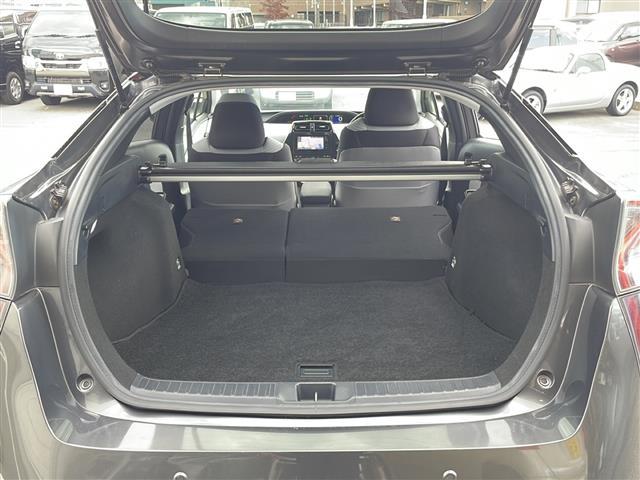 プリウス Ａ　社外エアロ　純正ナビ　地デジＴＶ　ヘッドアップディスプレイ　バックカメラ　セーフティセンス　オートハイビーム　パーキングアシスト　ビルトインＥＴＣ　ＬＥＤヘッドライト　スマートキー（21枚目）