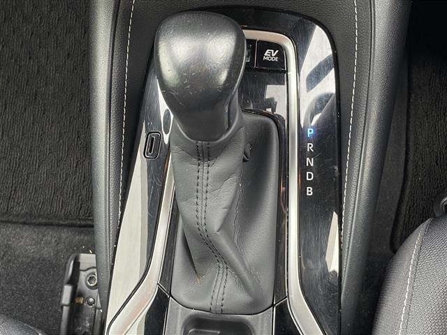 カローラスポーツ ハイブリッドG 純正ナビ 地デジTV CD DVD Bluetooth セーフティセンス オートハイビーム バックカメラ ETC レーダークルーズコントロール LEDヘッドライト スマートキー(9枚目)