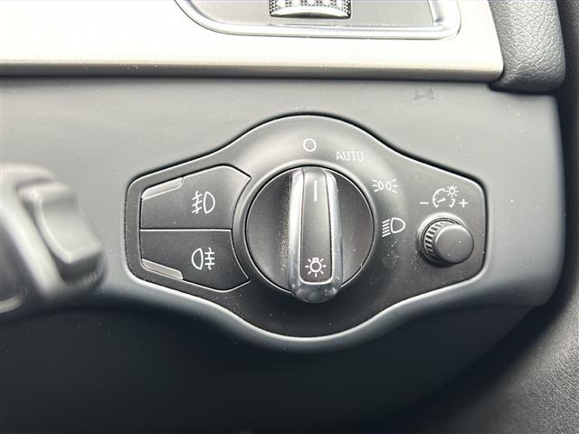 A5スポーツバック 2.0TFSIクワトロ 純正ナビ 本革シート スペアキー ETC 純正18インチアルミ(31枚目)