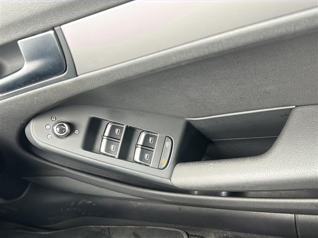 A5スポーツバック 2.0TFSIクワトロ 純正ナビ 本革シート スペアキー ETC 純正18インチアルミ(34枚目)