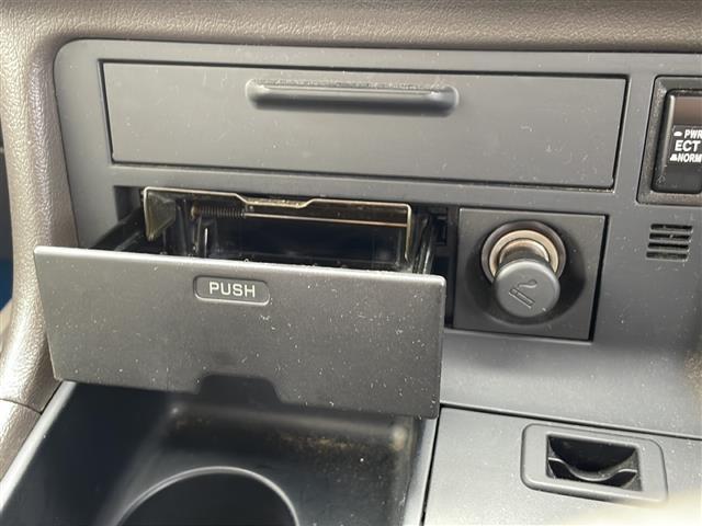 ハイエースワゴン リビングサルーンEX ワンオーナー サンルーフ 4WD ディーゼルターボ 純正ナビ 地デジTV バックカメラ ETC キーレス スライドドア スペアキー 保証書 取説(8枚目)