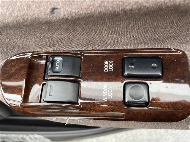 ハイエースワゴン リビングサルーンEX ワンオーナー サンルーフ 4WD ディーゼルターボ 純正ナビ 地デジTV バックカメラ ETC キーレス スライドドア スペアキー 保証書 取説(21枚目)