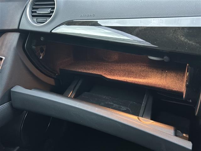 Cクラス C200ブルーエフィシェンシーアバンギャルド メーカーナビ キーレスゴー 純正17インチAW バックカメラ スマートキー ETC ディスチャージ レザーシート パワーシート ドライブレコーダー(16枚目)