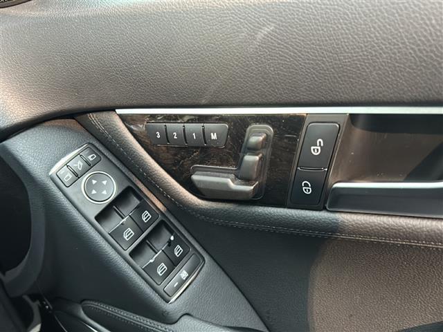 Cクラス C200ブルーエフィシェンシーアバンギャルド メーカーナビ キーレスゴー 純正17インチAW バックカメラ スマートキー ETC ディスチャージ レザーシート パワーシート ドライブレコーダー(21枚目)