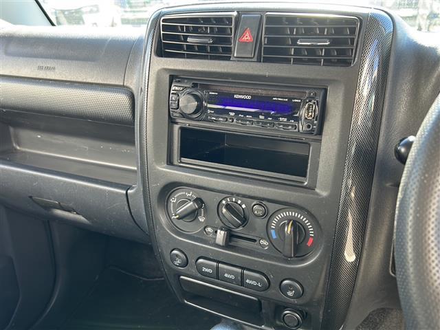 ジムニー クロスアドベンチャーＸＣ　社外ＣＤ　専用シート　純正１６インチＡＷ　保証書　取説　シートヒーター　フォグランプ　背面タイヤ　スペアキー（6枚目）