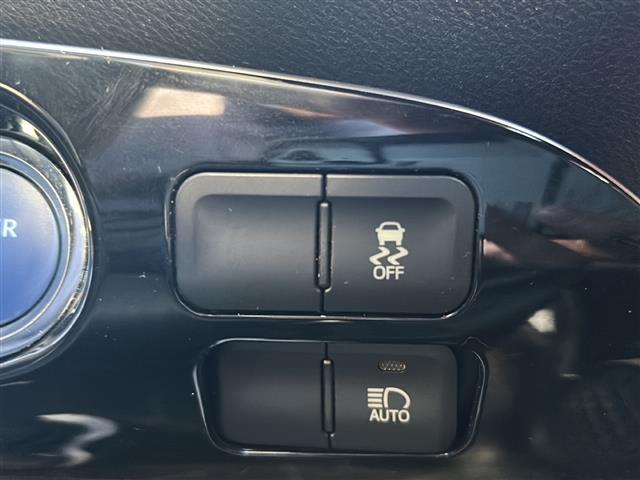 プリウス Ｅ　セーフティセンス　純正ナビ　ＬＥＤライト（3枚目）