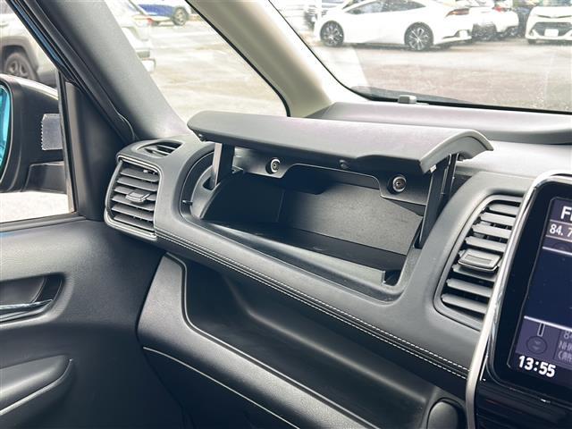 セレナ ハイウェイスター　Ｖセレクション　社外ナビ　地デジＴＶ　全方位モニター　両側パワースライドドア　プロパイロット　ＬＥＤヘッドライト　純正１６インチＡＷ　ＣＤ　ＤＶＤ　Ｂｌｕｅｔｏｏｔｈ　パーキングアシスト（8枚目）