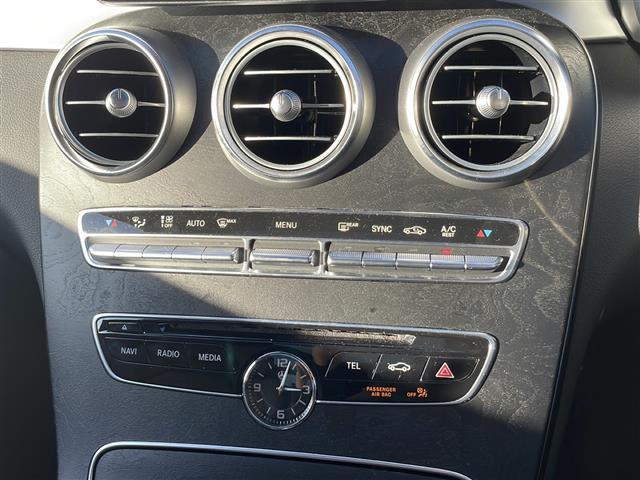 Ｃクラスステーションワゴン Ｃ２２０ｄ　ステーションワゴンローレウスエディション　サンルーフ　キーレスゴー　レザーシート　シートヒーター　パワーシート　パワーバックドア　純正ナビ　地デジＴＶ　ＣＤ　ＤＶＤ　Ｂｌｕｅｔｏｏｔｈ　純正１８インチＡＷ　ＬＥＤヘッドライト　バックカメラ（9枚目）