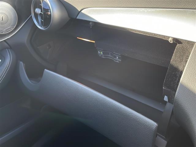 Ｃクラスステーションワゴン Ｃ２２０ｄ　ステーションワゴンローレウスエディション　サンルーフ　キーレスゴー　レザーシート　シートヒーター　パワーシート　パワーバックドア　純正ナビ　地デジＴＶ　ＣＤ　ＤＶＤ　Ｂｌｕｅｔｏｏｔｈ　純正１８インチＡＷ　ＬＥＤヘッドライト　バックカメラ（13枚目）