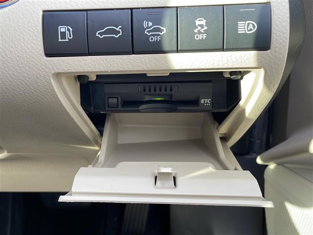 カムリ Ｇレザーパッケージ　純正ナビ／地デジＴＶ　レザーシート　シートヒーター　セーフティセンス　ドライブレコーダー　バックカメラ　ＣＤ　Ｂｌｕｅｔｏｏｔｈ　純正１８インチＡＷ　スマートキー　スペアキー　ＬＥＤヘッドライト（8枚目）