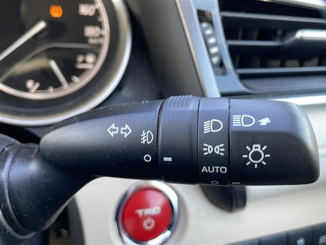 カムリ Ｇレザーパッケージ　純正ナビ／地デジＴＶ　レザーシート　シートヒーター　セーフティセンス　ドライブレコーダー　バックカメラ　ＣＤ　Ｂｌｕｅｔｏｏｔｈ　純正１８インチＡＷ　スマートキー　スペアキー　ＬＥＤヘッドライト（12枚目）