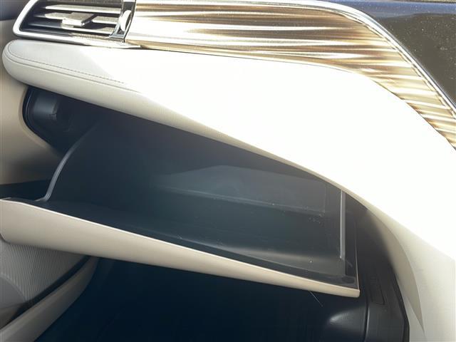 カムリ Ｇレザーパッケージ　純正ナビ／地デジＴＶ　レザーシート　シートヒーター　セーフティセンス　ドライブレコーダー　バックカメラ　ＣＤ　Ｂｌｕｅｔｏｏｔｈ　純正１８インチＡＷ　スマートキー　スペアキー　ＬＥＤヘッドライト（13枚目）