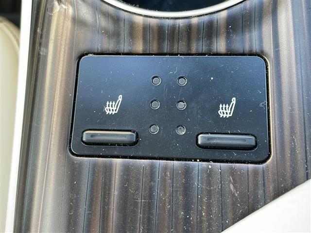 カムリ Ｇレザーパッケージ　純正ナビ／地デジＴＶ　レザーシート　シートヒーター　セーフティセンス　ドライブレコーダー　バックカメラ　ＣＤ　Ｂｌｕｅｔｏｏｔｈ　純正１８インチＡＷ　スマートキー　スペアキー　ＬＥＤヘッドライト（14枚目）