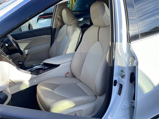 カムリ Ｇレザーパッケージ　純正ナビ／地デジＴＶ　レザーシート　シートヒーター　セーフティセンス　ドライブレコーダー　バックカメラ　ＣＤ　Ｂｌｕｅｔｏｏｔｈ　純正１８インチＡＷ　スマートキー　スペアキー　ＬＥＤヘッドライト（24枚目）